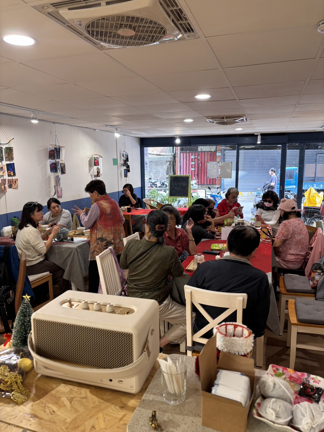 熱鬧的1F店內
